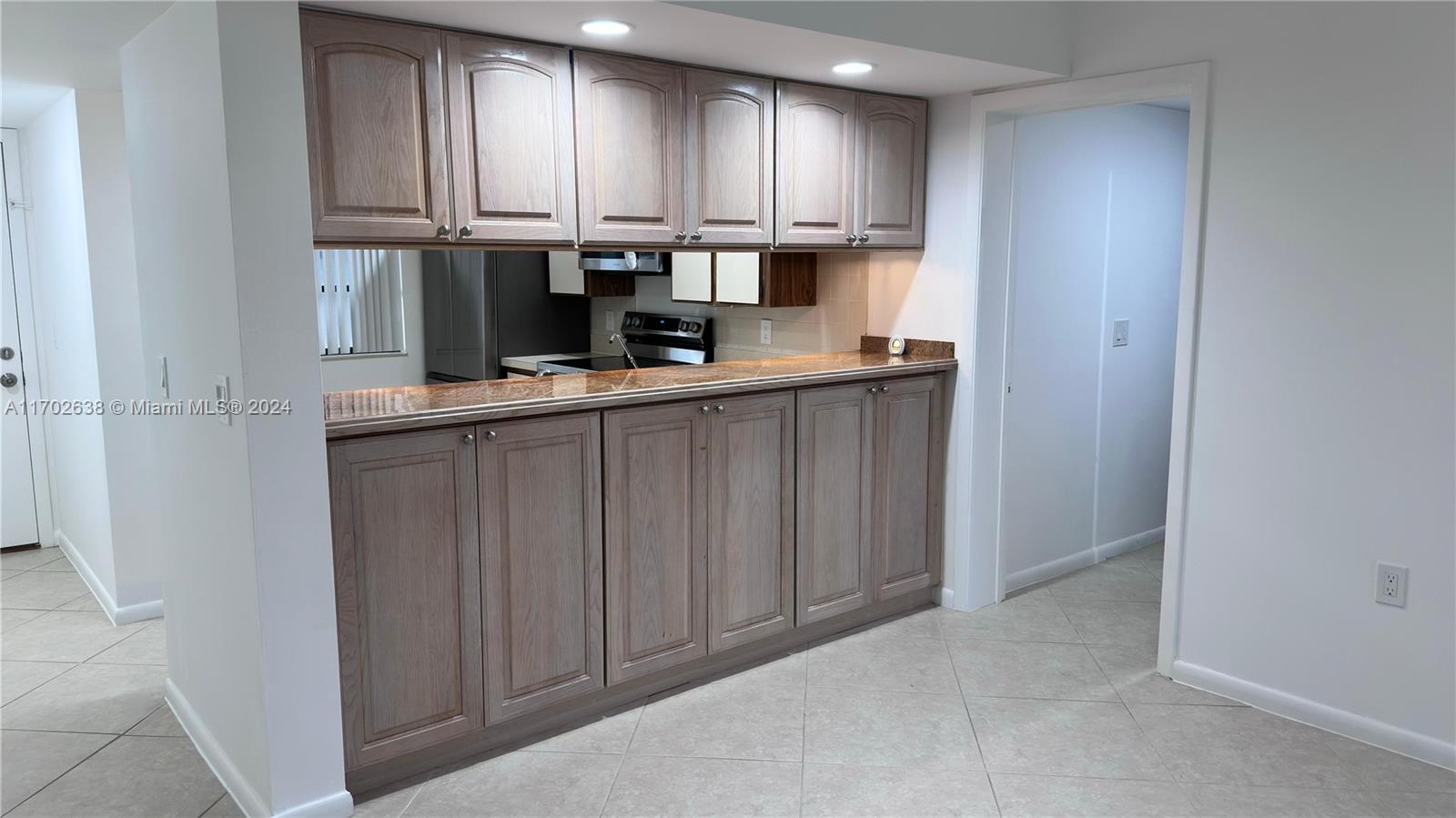 CONDO 26 OF WHITEHALL CON - Residential Lease