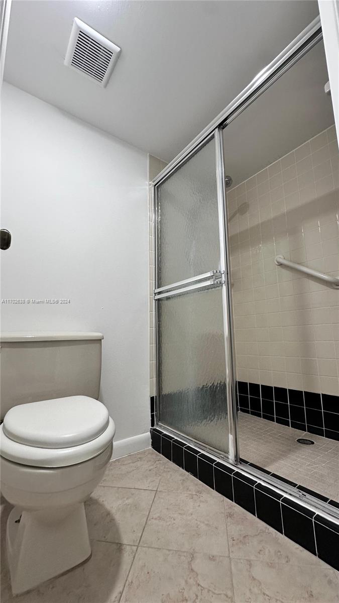 CONDO 26 OF WHITEHALL CON - Residential Lease