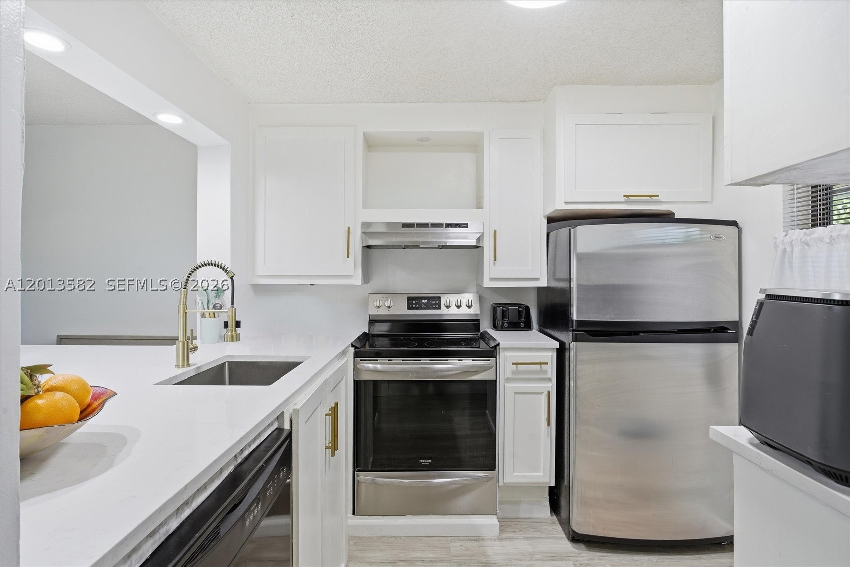 5501 Lakeside Dr 204