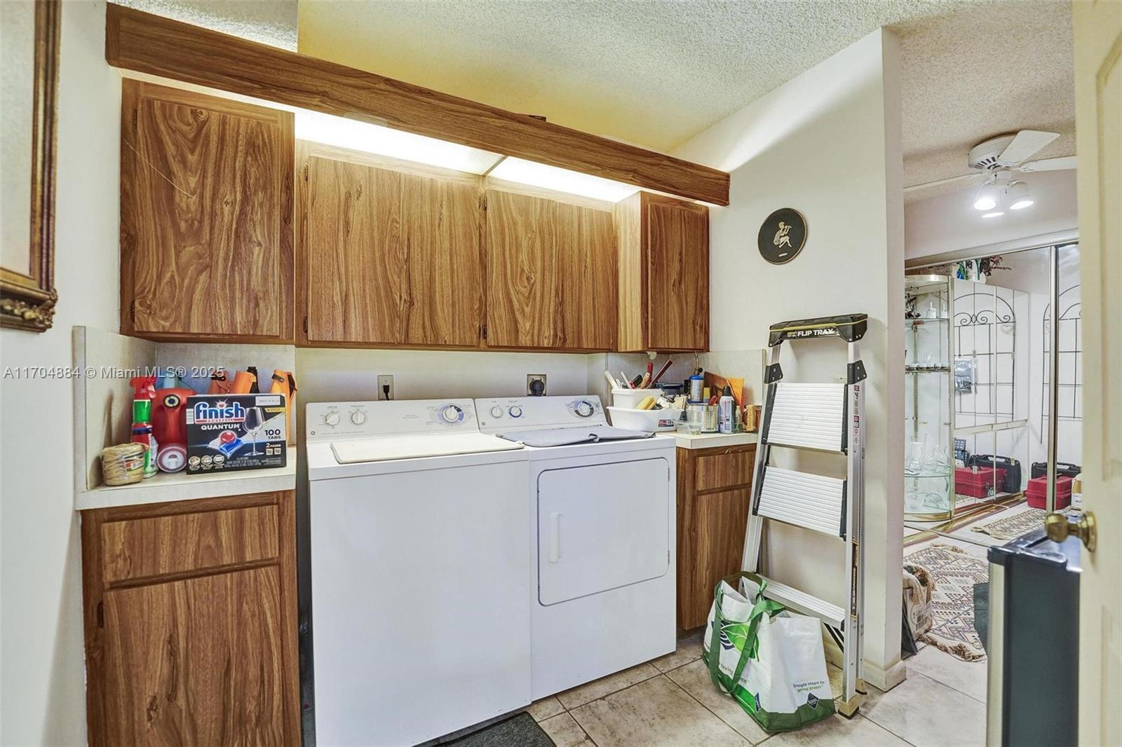 CONDO 15 OF WHITEHALL CON - Residential