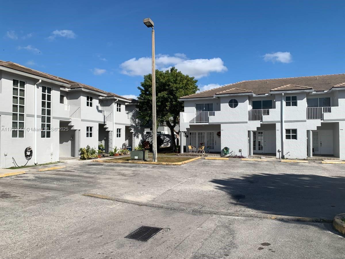 10250 Nw 80th Ct, Hialeah Gardens, Miami-Dade County, Florida - 2 Bedrooms  
3 Bathrooms - 