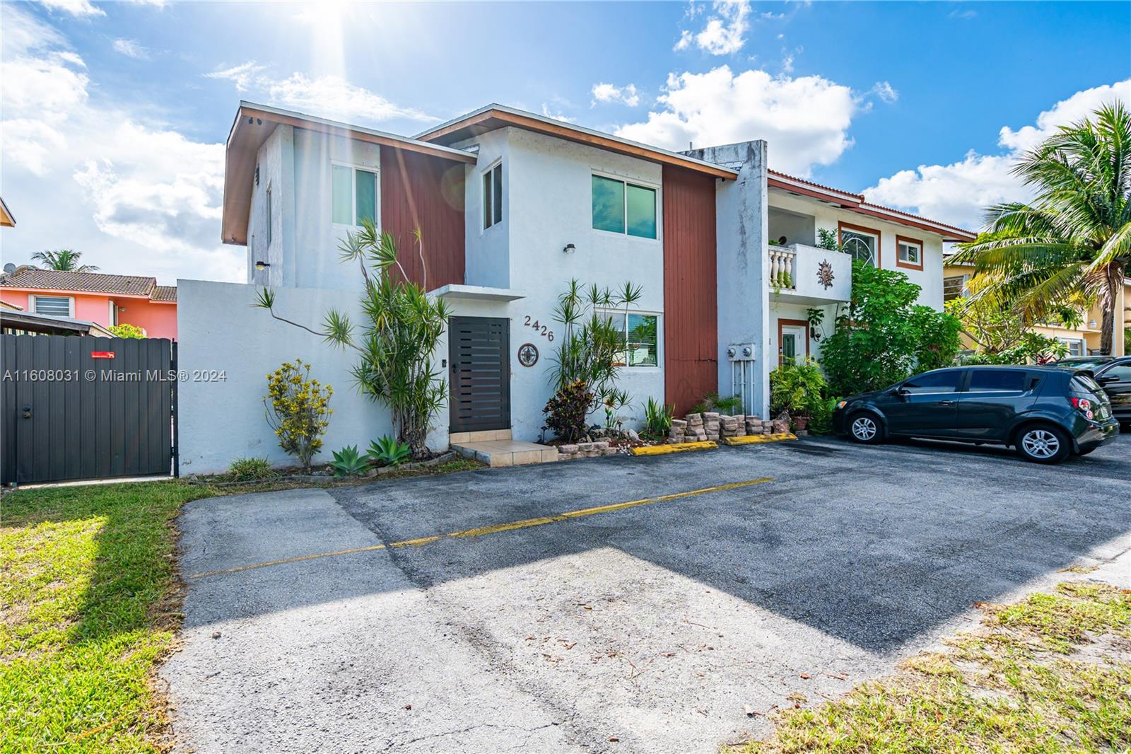 View Miami, FL 33165 townhome