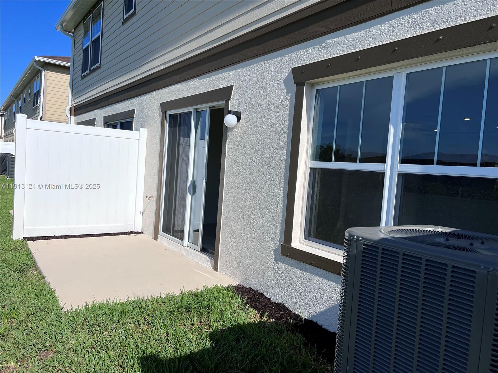 BAYSHORE COMMONS AS DESC - Residential