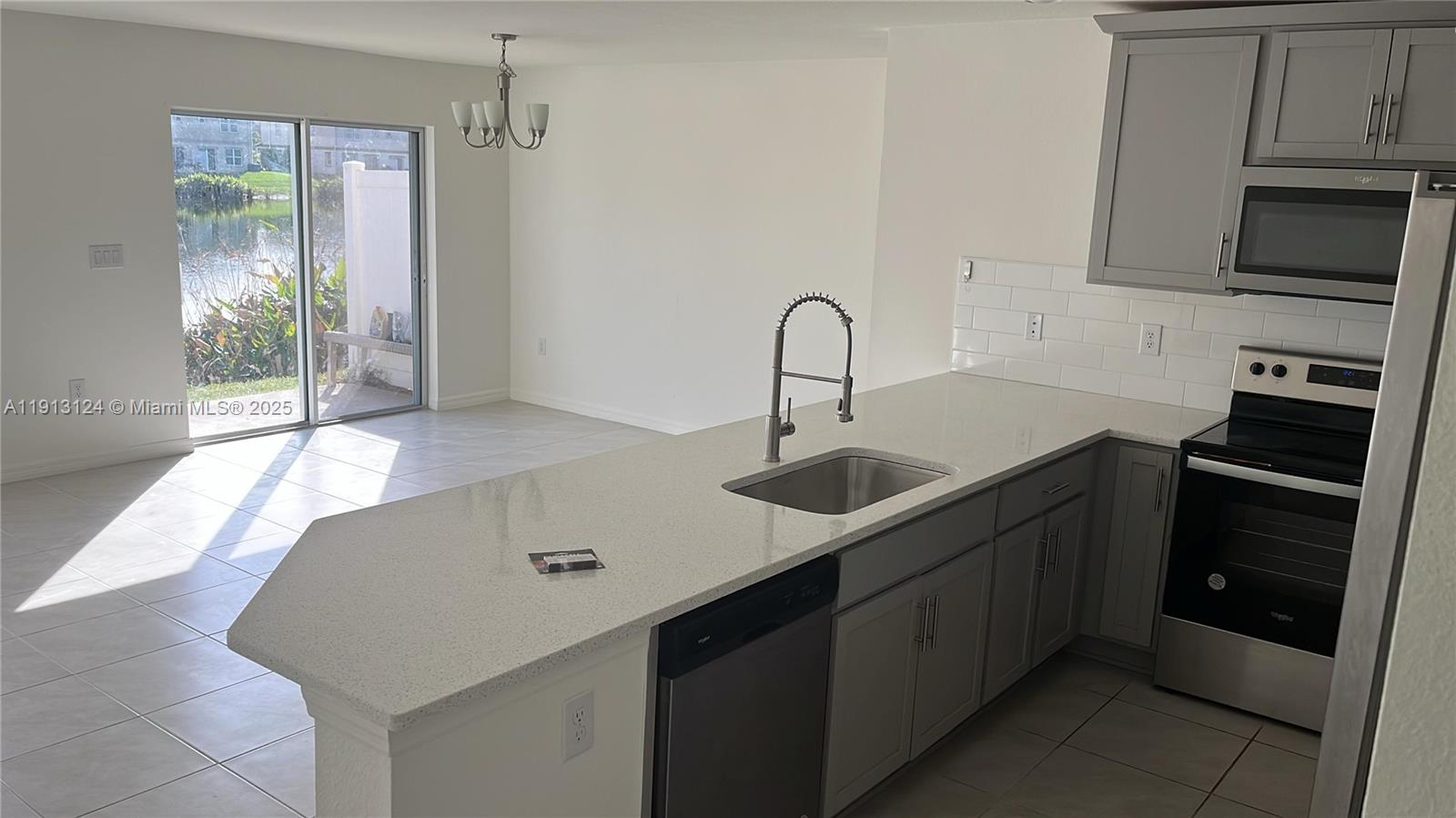 BAYSHORE COMMONS AS DESC - Residential