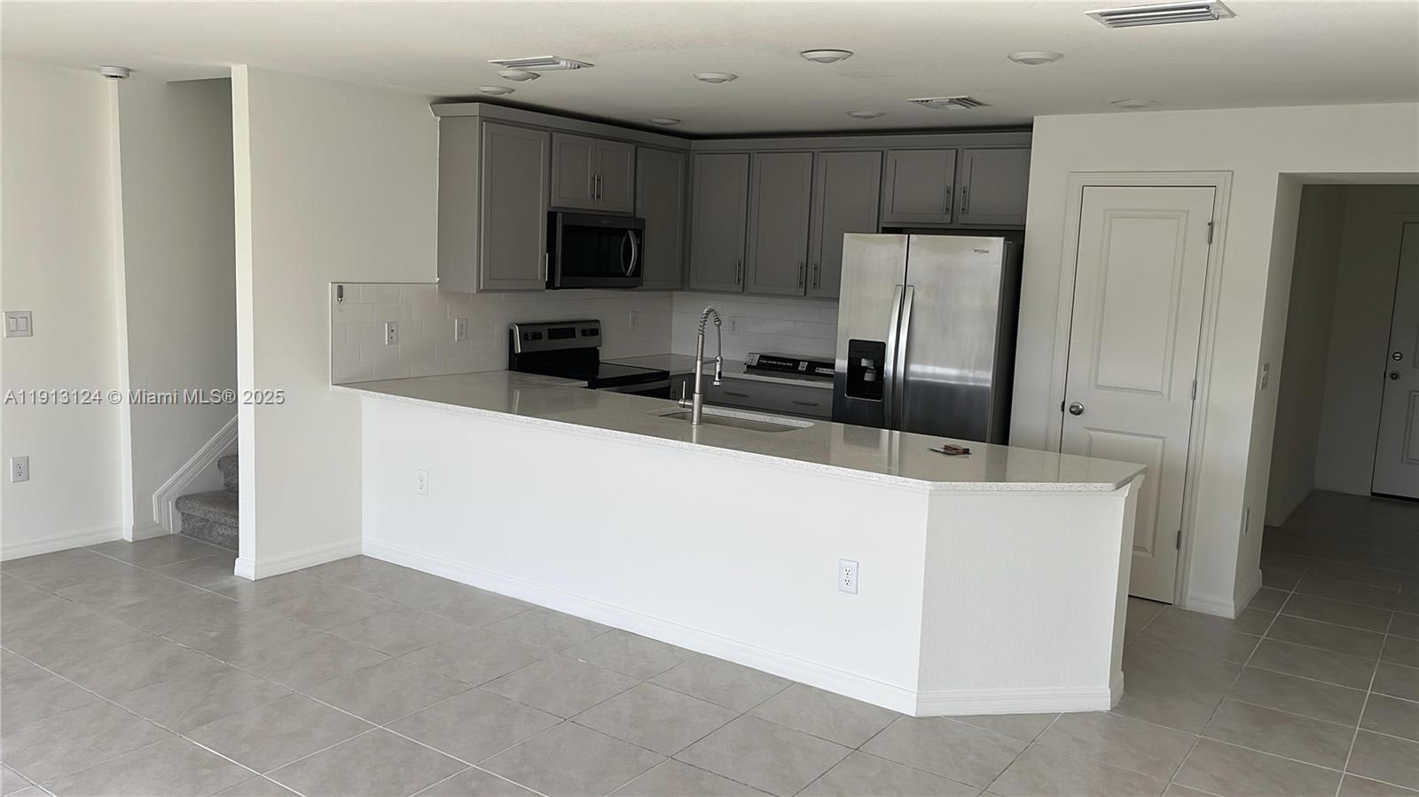 BAYSHORE COMMONS AS DESC - Residential