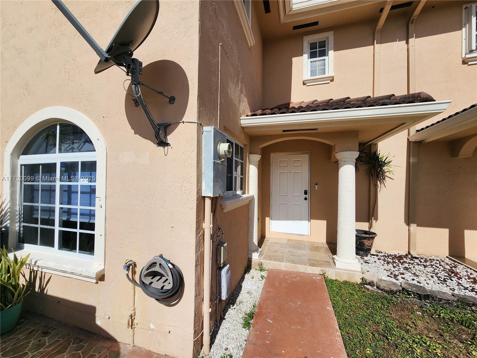 Excellent opportunity, Beautiful Townhouse, 2 br & 2 1/2 bath in the private community of "CARIBE LAKES".This property offers SS appliances , driveway for two cars , One car Garage + Visitors, very nice patio for entertainment.
Convenient location closes to the good schools , Restaurants ,Shopping-centers , 10 minutes away from the
Expressway, Hospital, and many more ,has to see it to appreciate it