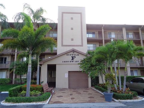 Condominium in Pembroke Pines FL 1400 137th Ave Ave.jpg