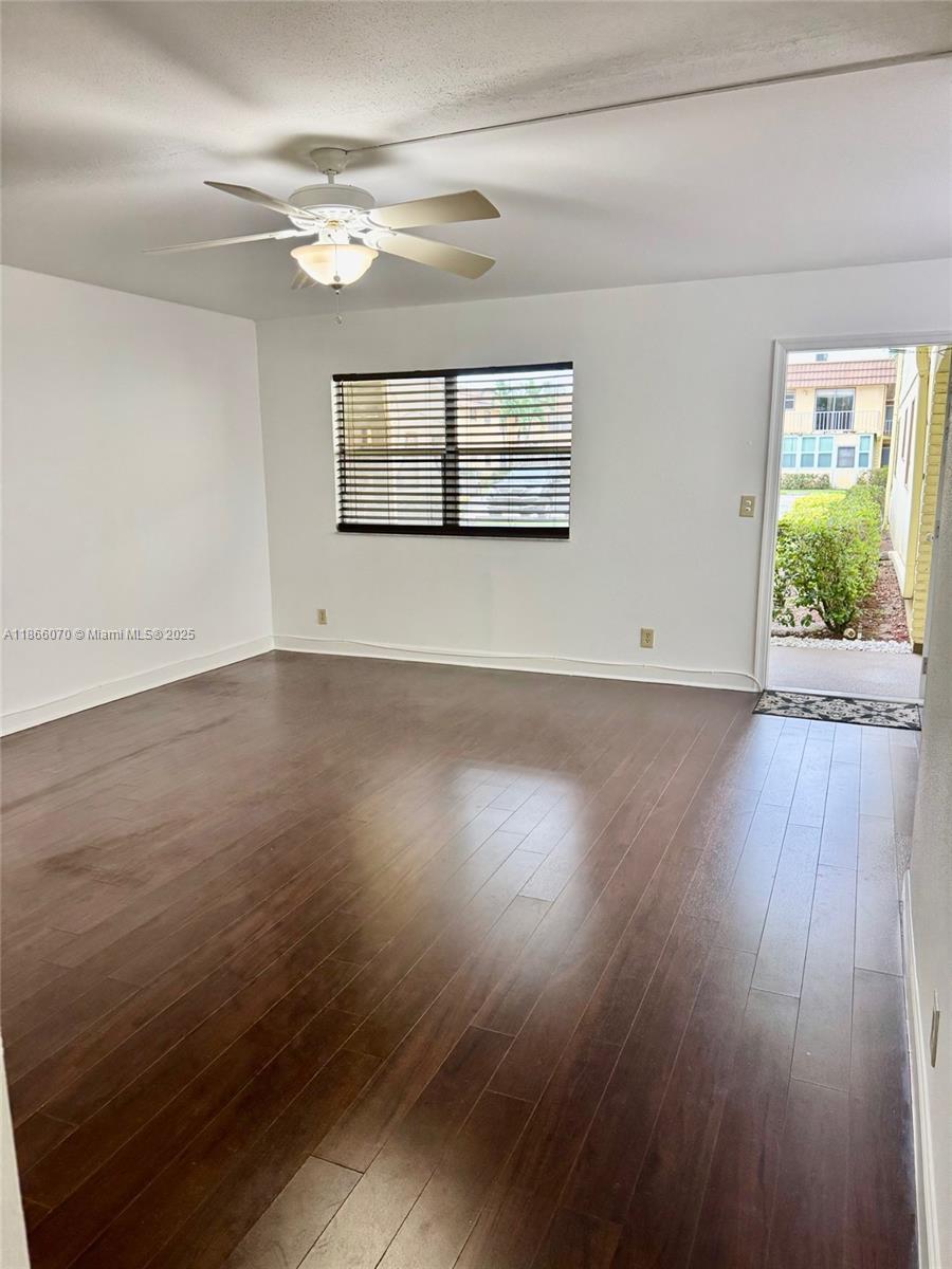 KINGS POINT SAXONY CONDOS - Residential