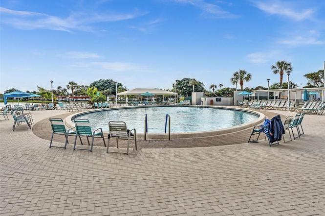 KINGS POINT SAXONY CONDOS - Residential