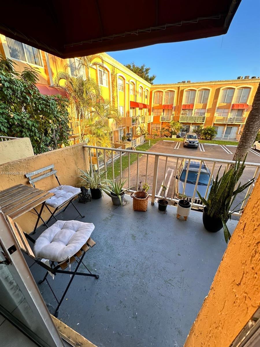 VENETIAN GARDENS AT COUNT - Residential