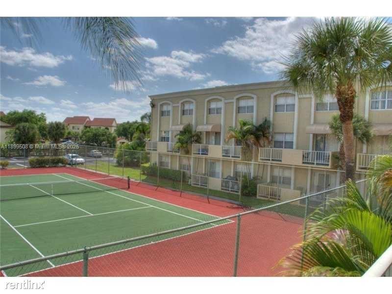 VENETIAN GARDENS AT COUNT - Residential