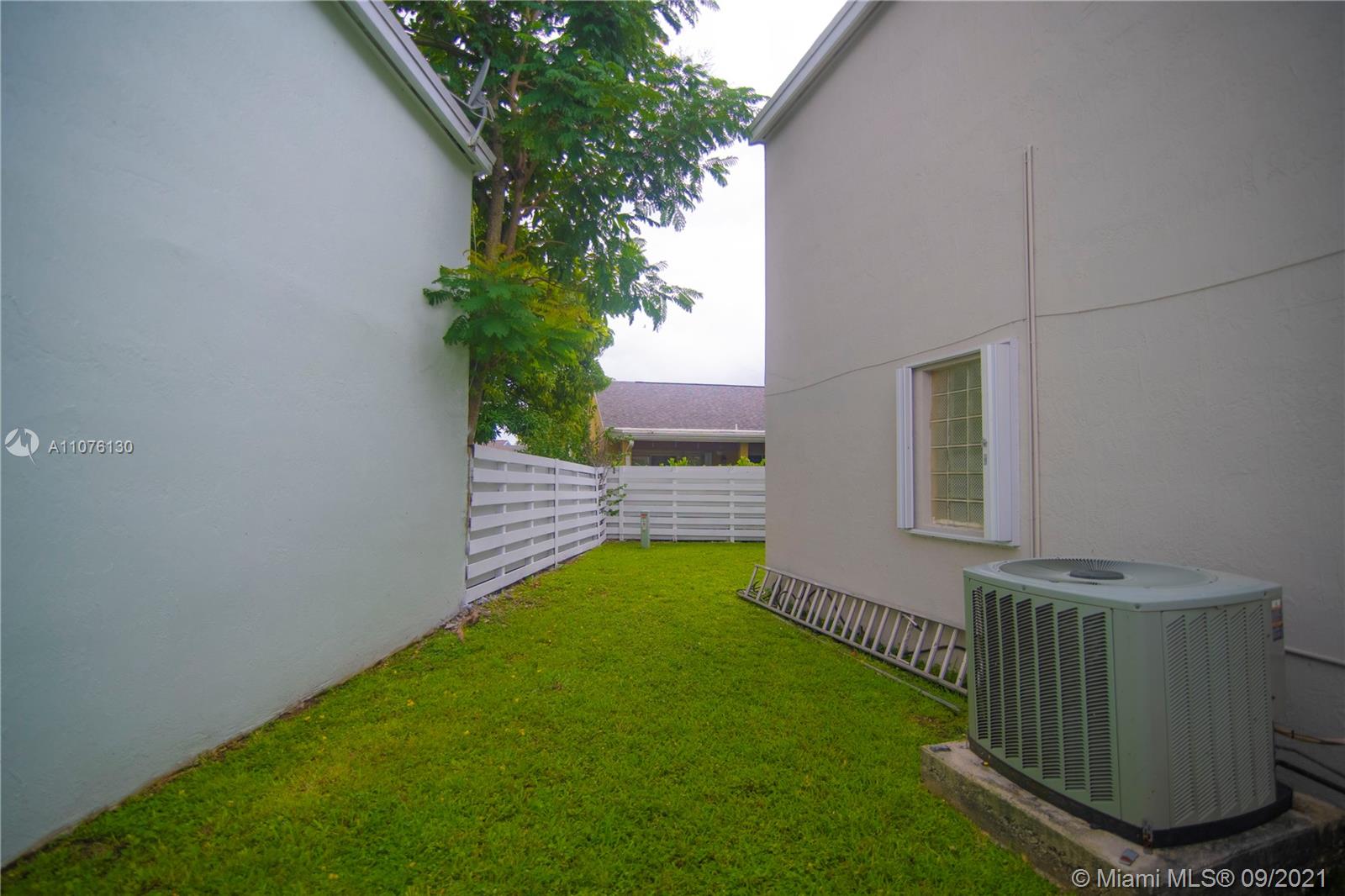 WEITZER COUNTRY HOMES - Residential