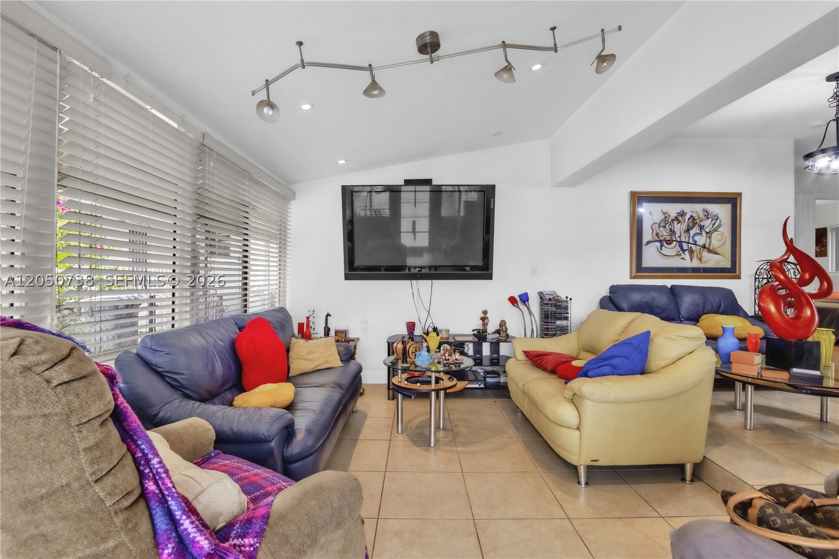 1052 NW 25th Ave