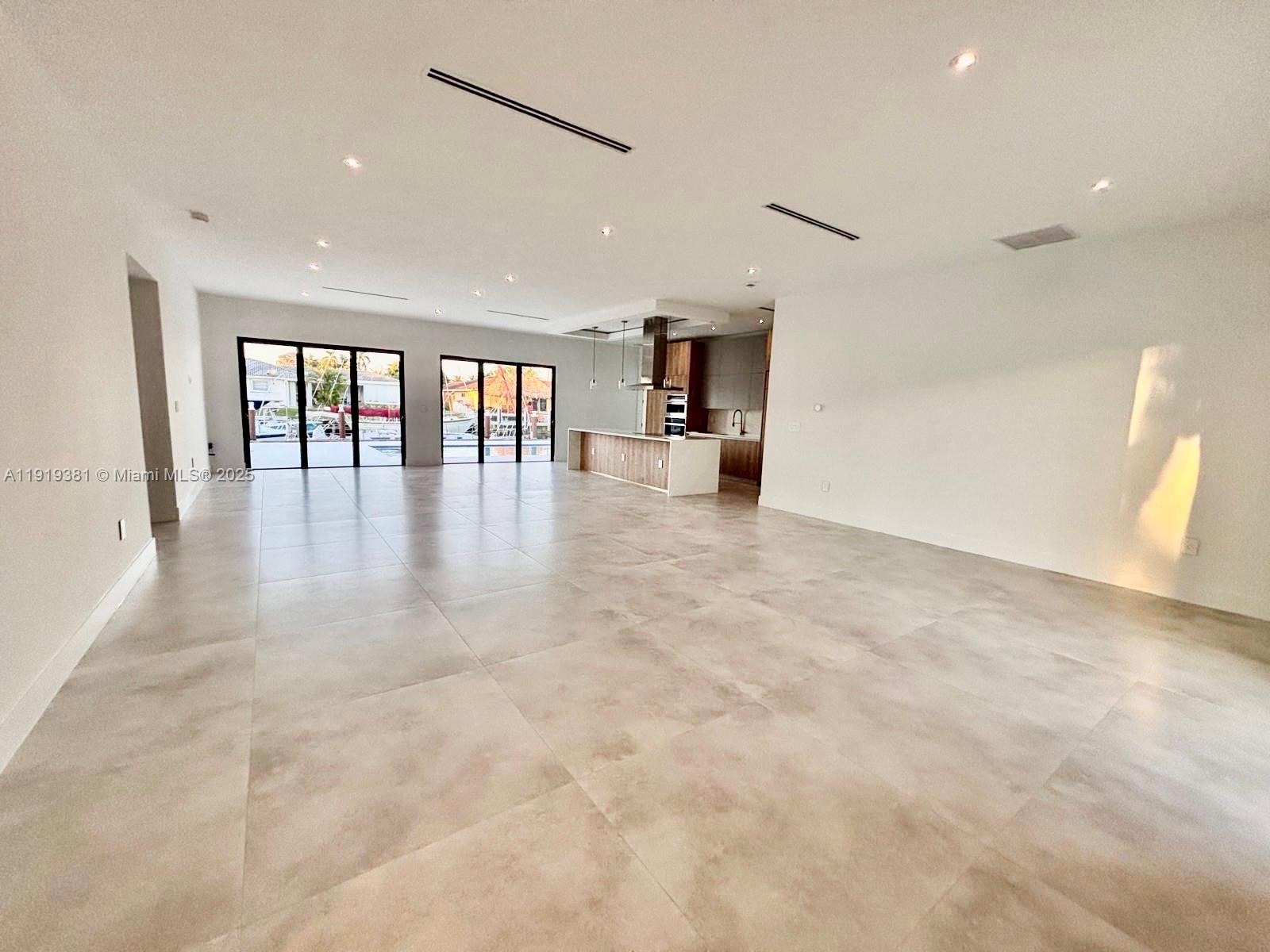 View photos, virtual tours, details... 1409 SE 14th Ct