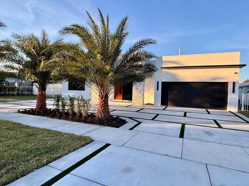 Photo of 1409 SE 14th Ct, Deerfield Beach, FL 33441 (MLS # A11919381)