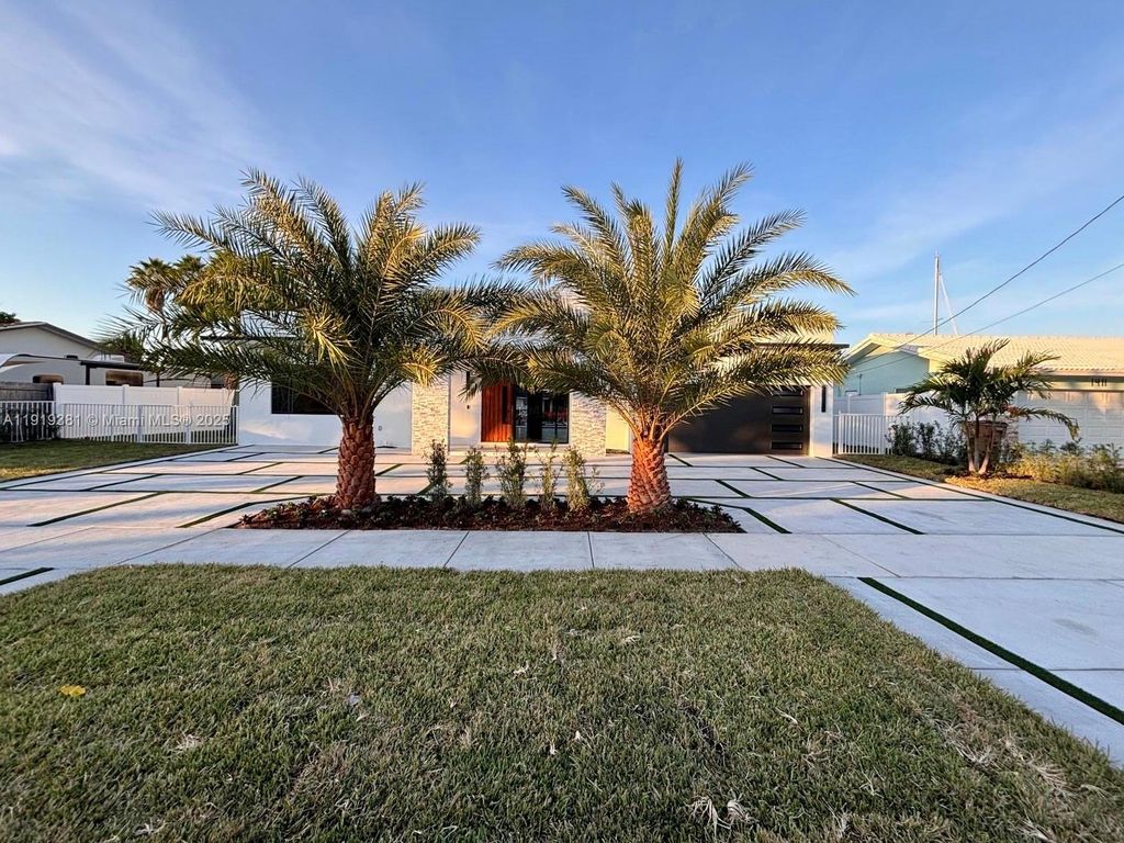 Photo of 1409 SE 14th Ct, Deerfield Beach, FL 33441 (MLS # A11919381)