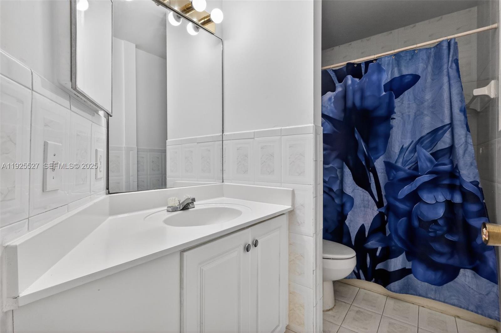 IBIS VILLA AT MIAMI GARDE - Residential