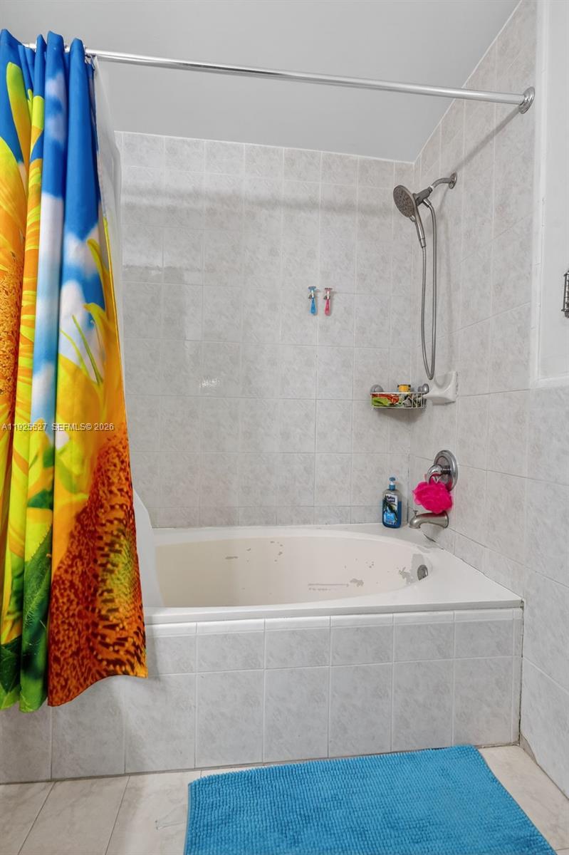 IBIS VILLA AT MIAMI GARDE - Residential