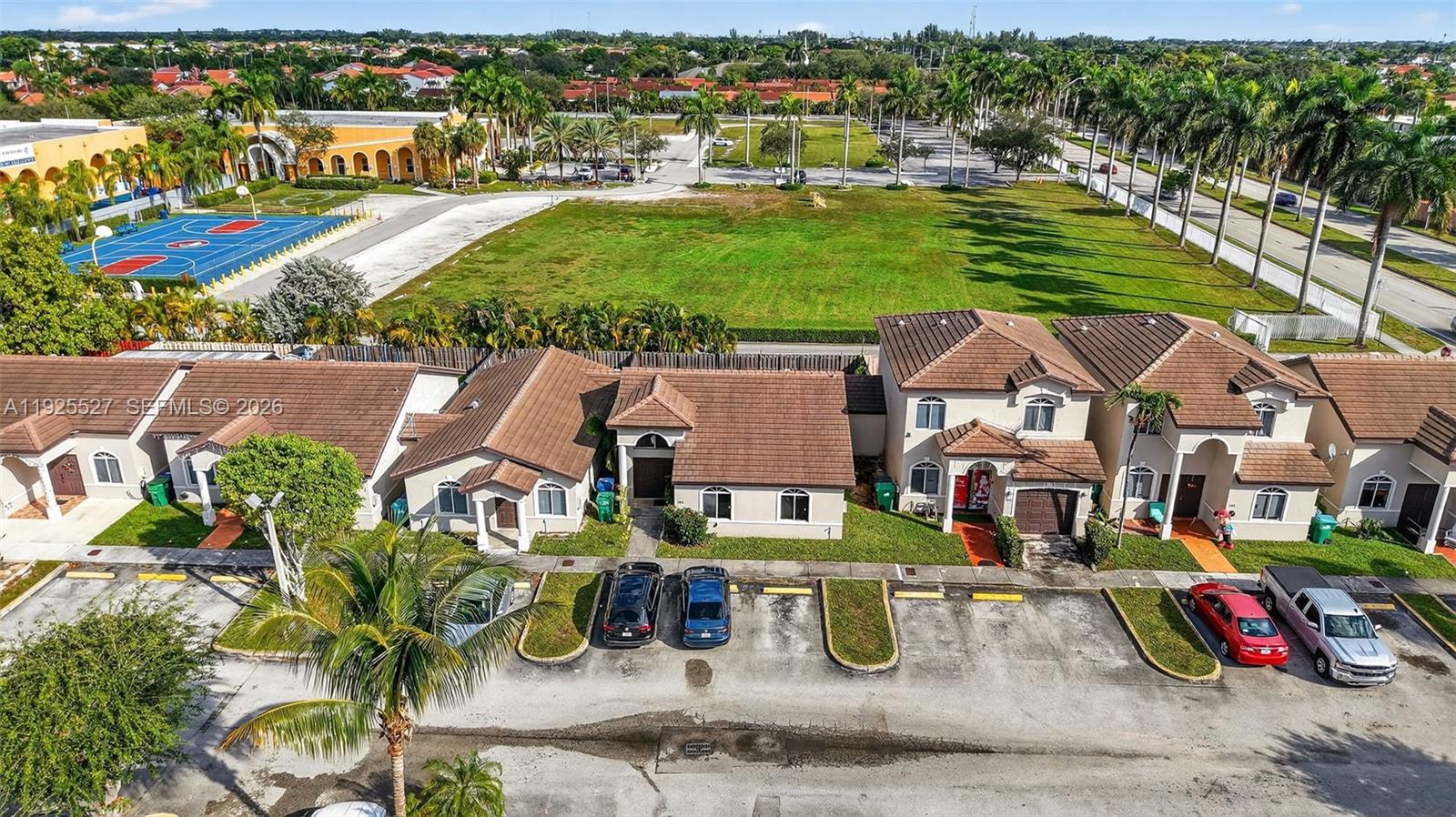 IBIS VILLA AT MIAMI GARDE - Residential