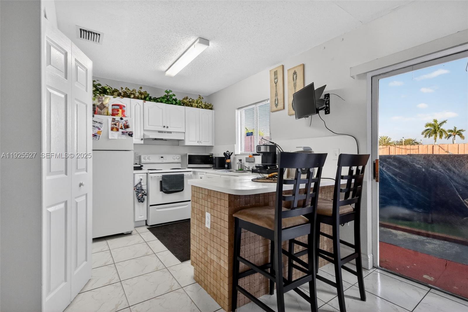 IBIS VILLA AT MIAMI GARDE - Residential