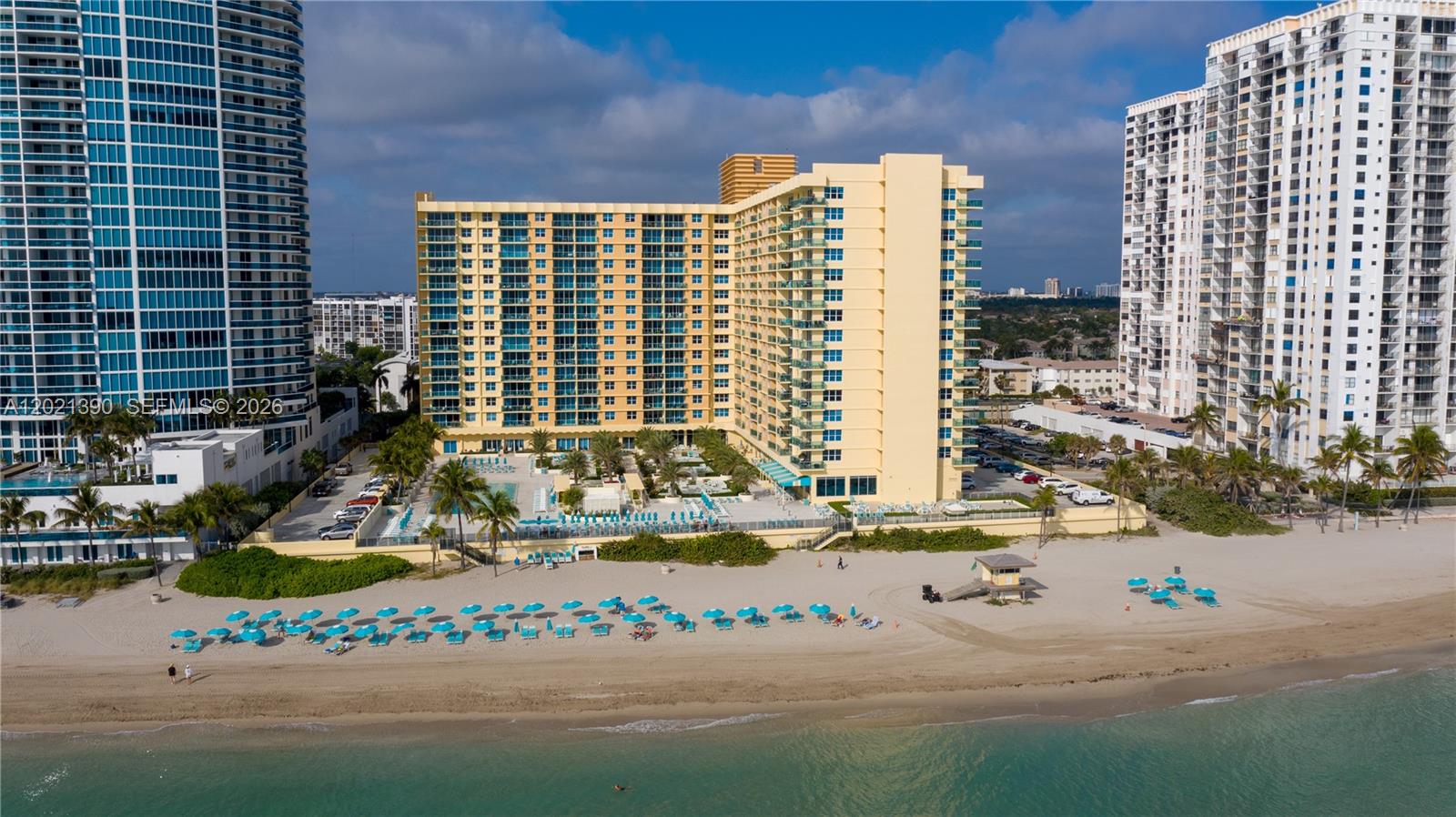 WAVE CONDO - Residential