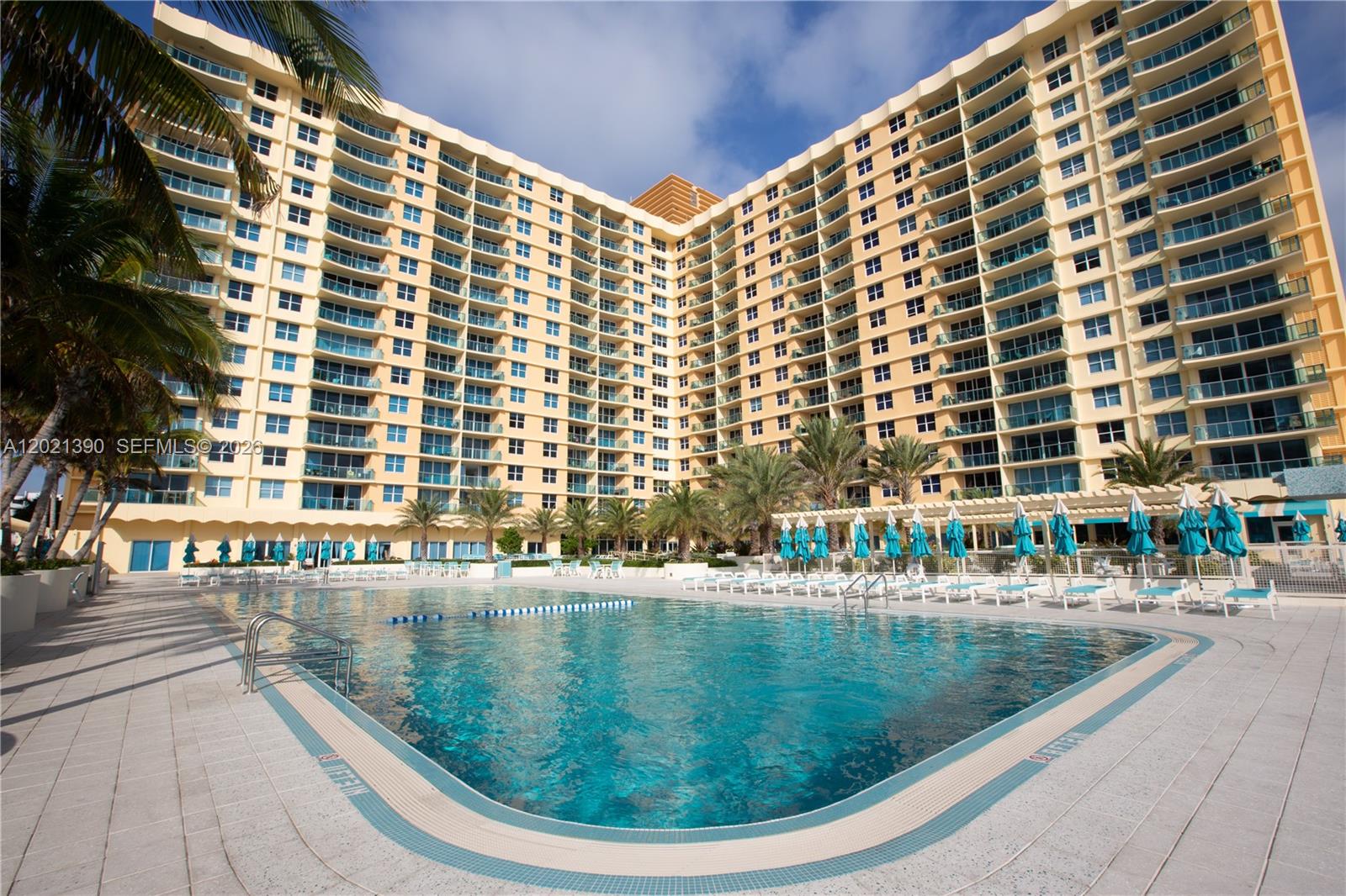 WAVE CONDO - Residential