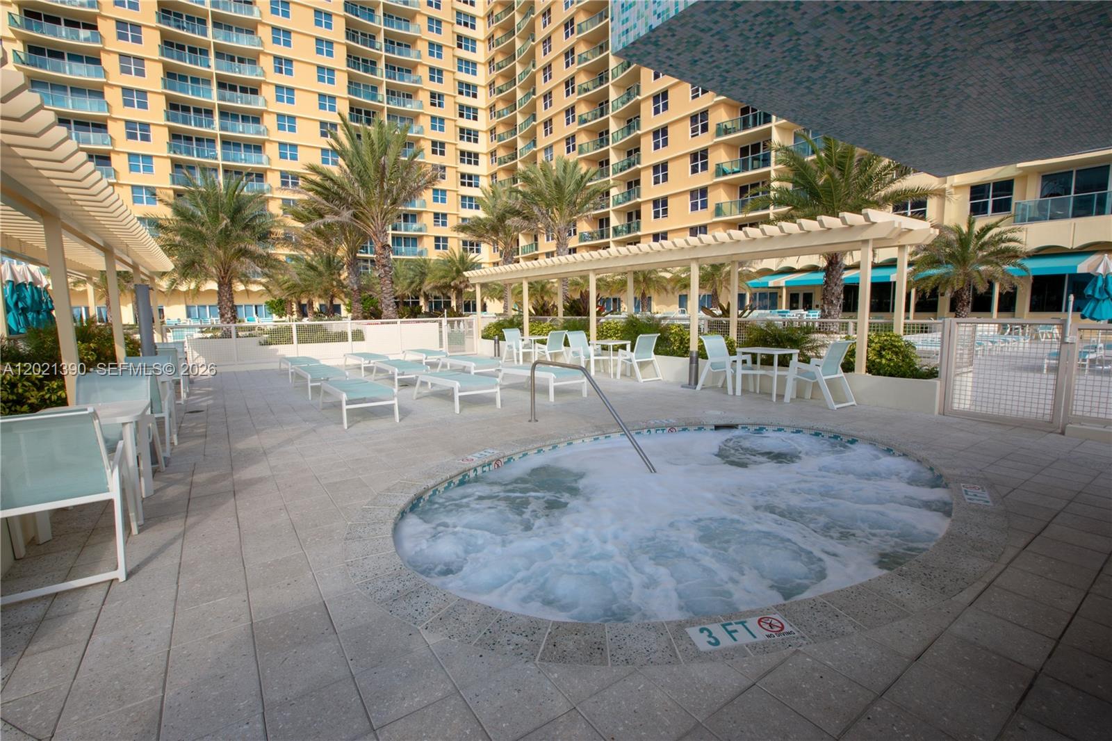 WAVE CONDO - Residential