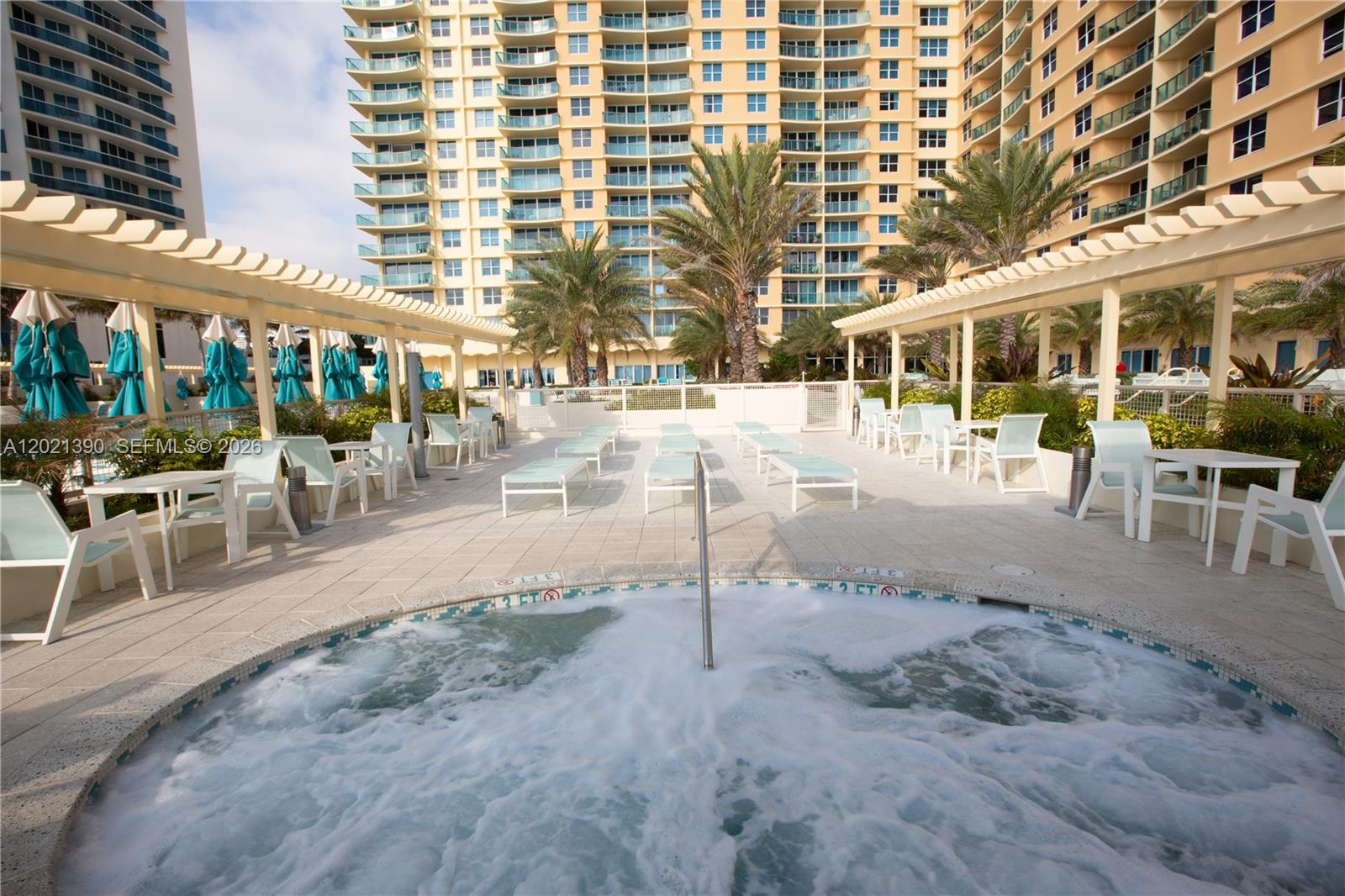 WAVE CONDO - Residential
