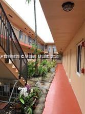 1733 Mayo St 15