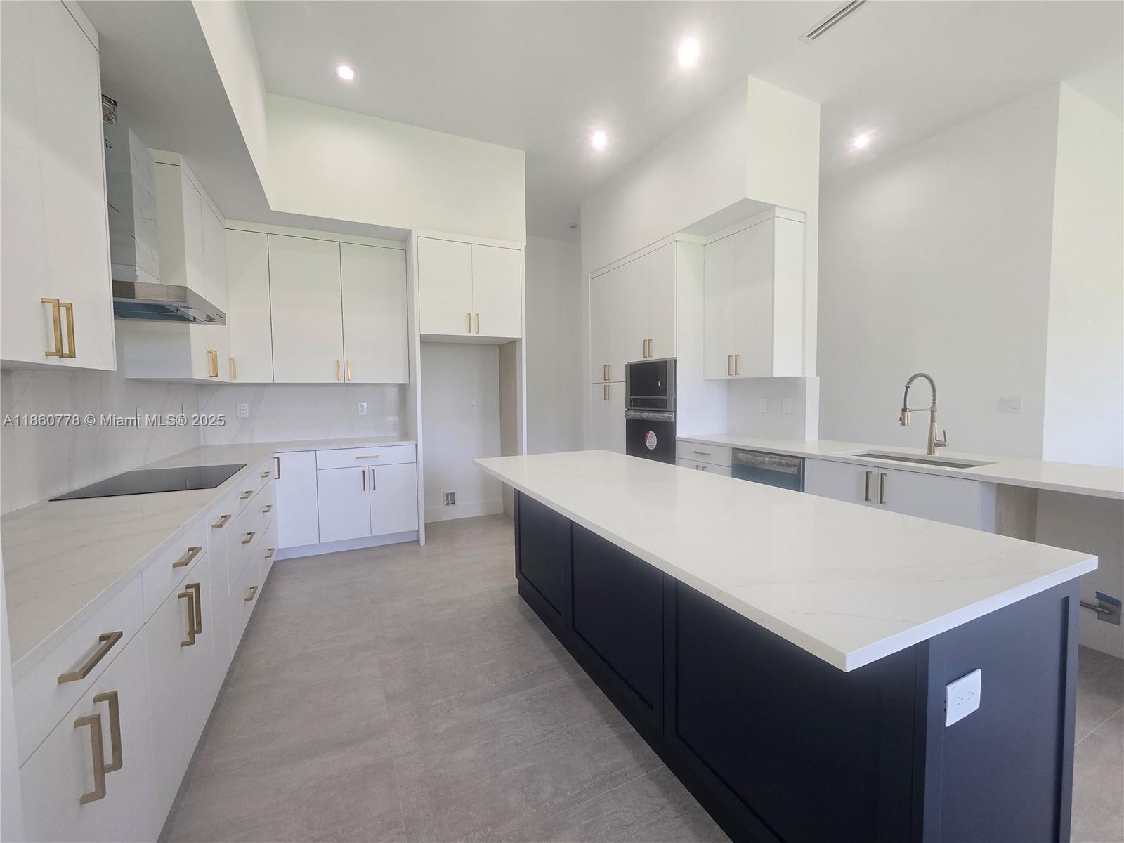 OUTBACK RANCHES - Residential