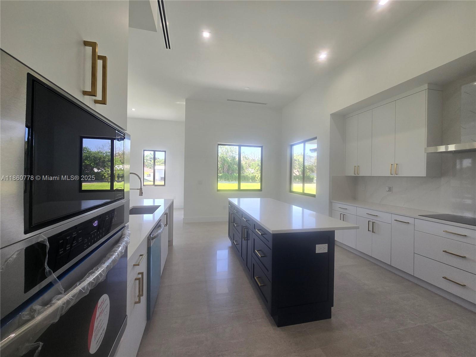 OUTBACK RANCHES - Residential