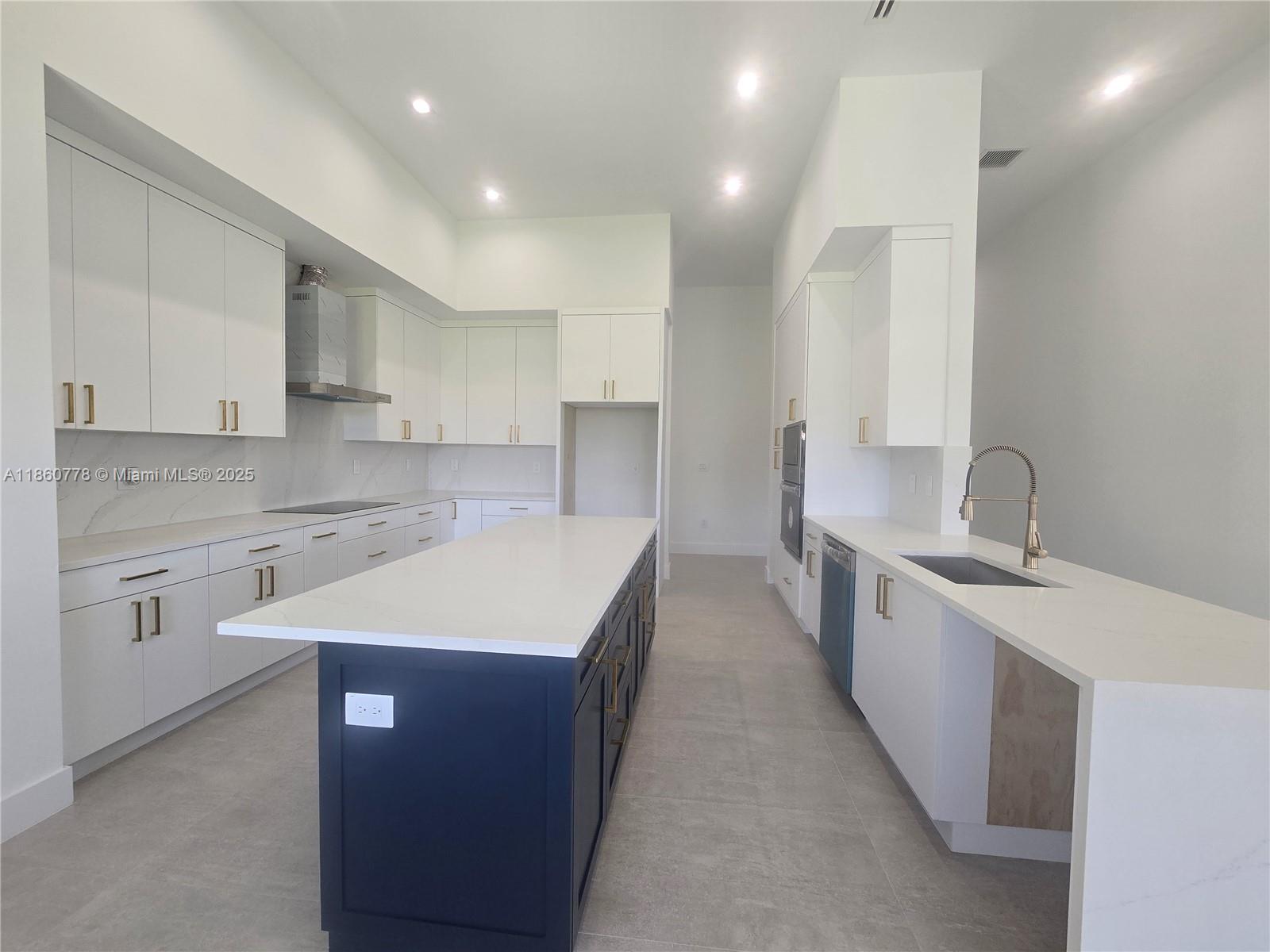 OUTBACK RANCHES - Residential