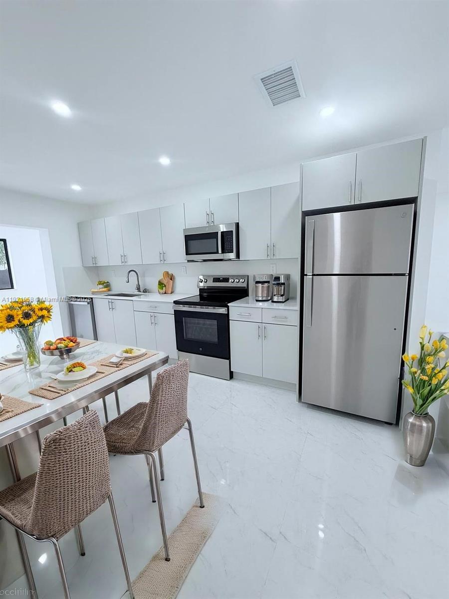 HYDE PARK FIRST SEC - Residential Lease