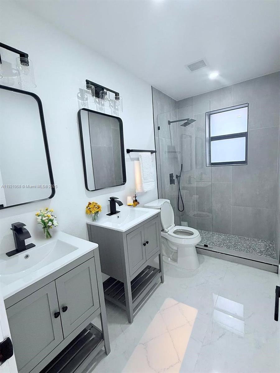 HYDE PARK FIRST SEC - Residential Lease