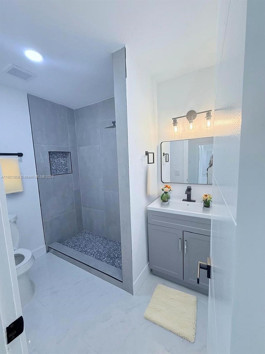 HYDE PARK FIRST SEC - Residential Lease