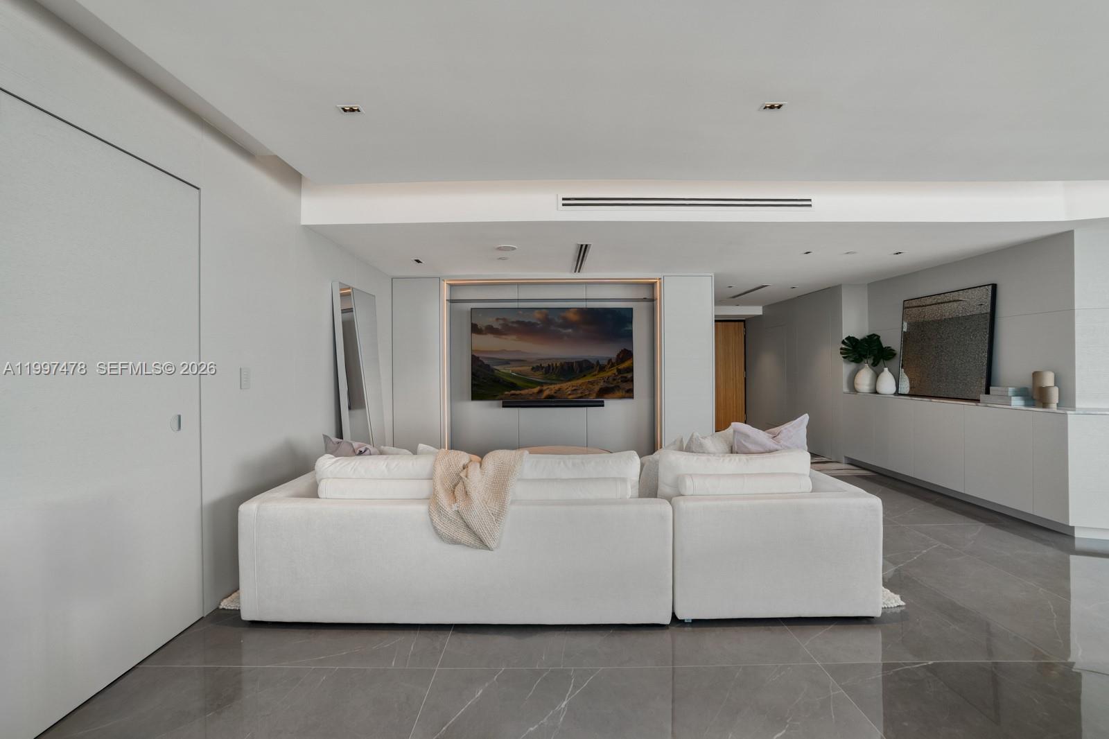 1000 S Pointe Dr 901