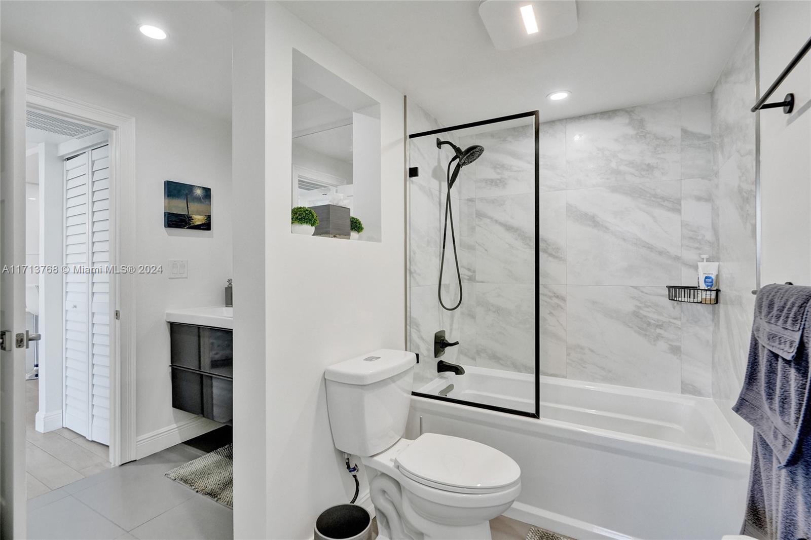 SILVER THATCH INTRACOASTA - Residential