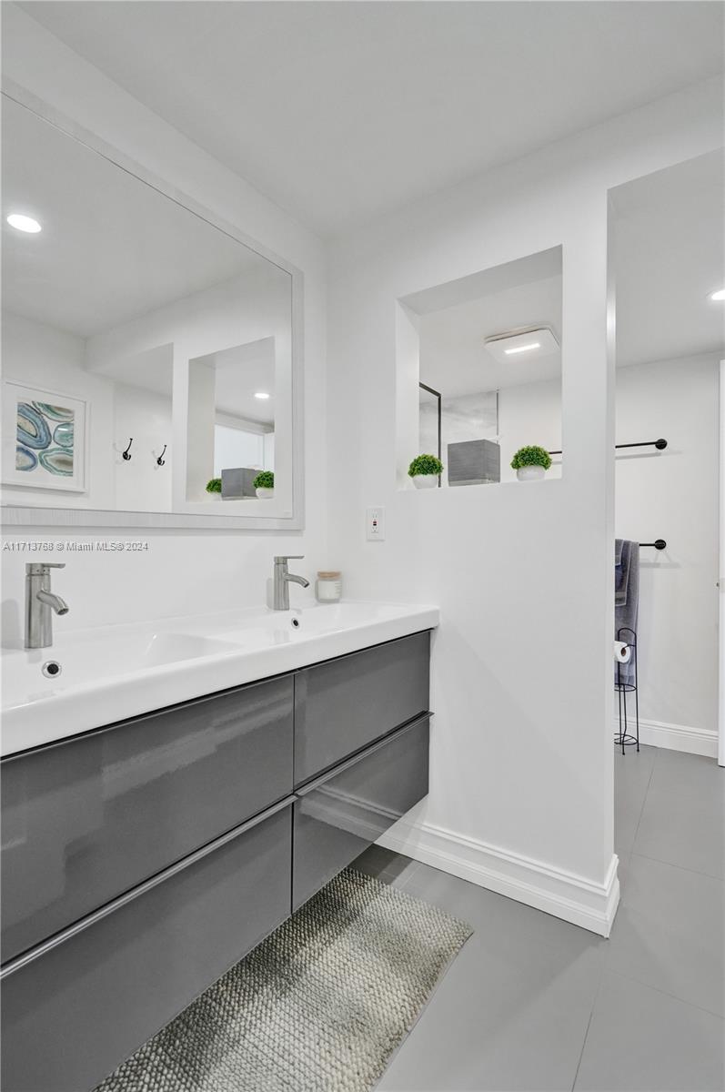 SILVER THATCH INTRACOASTA - Residential