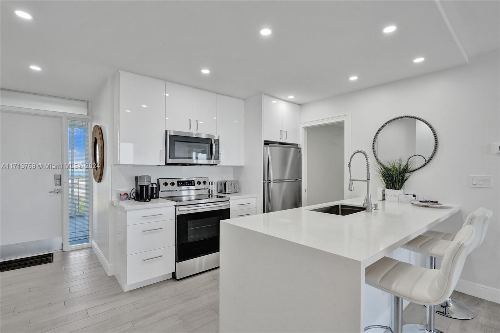 SILVER THATCH INTRACOASTA - Residential