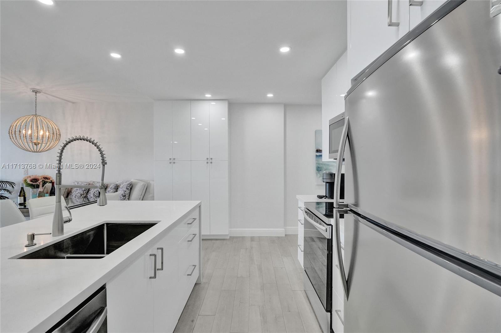 SILVER THATCH INTRACOASTA - Residential