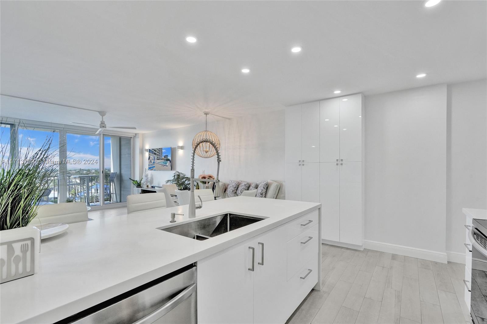 SILVER THATCH INTRACOASTA - Residential