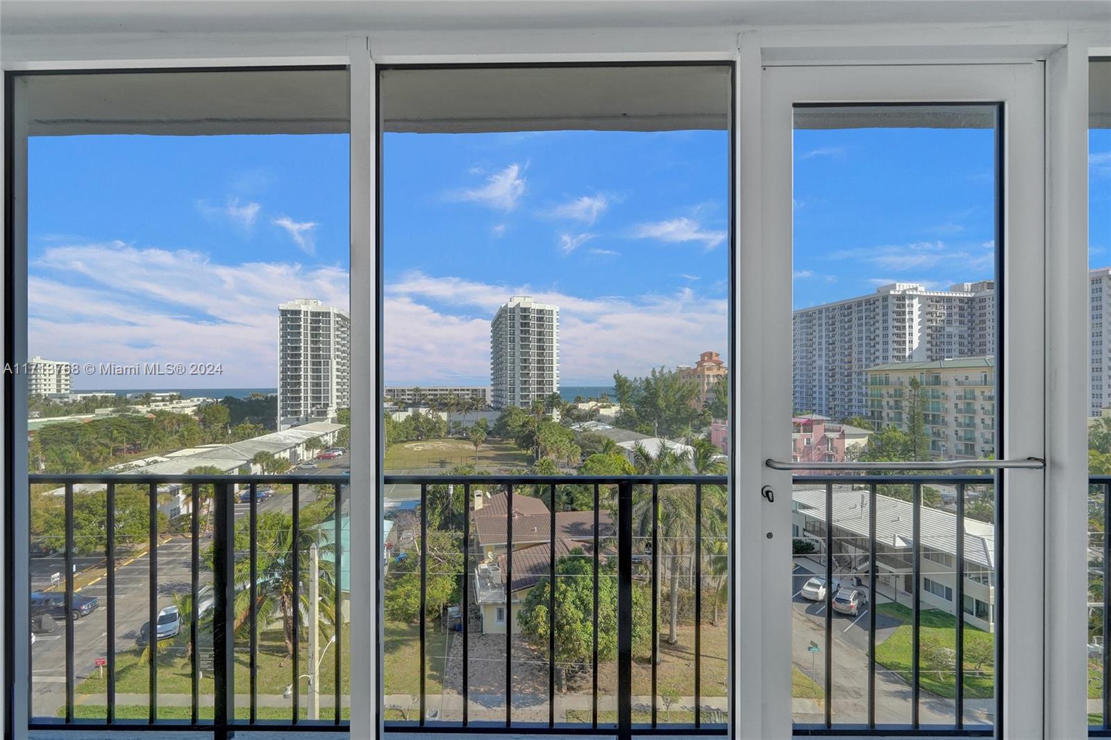 SILVER THATCH INTRACOASTA - Residential