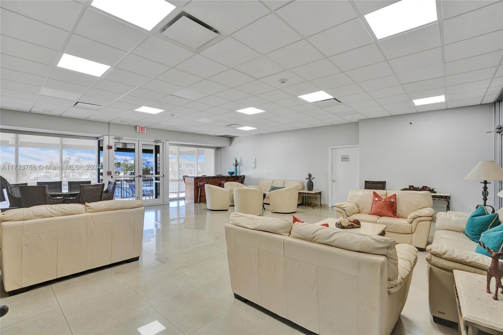 SILVER THATCH INTRACOASTA - Residential