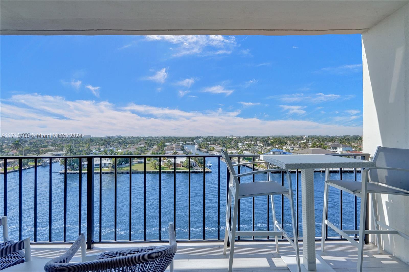 521 N Riverside Dr 705
