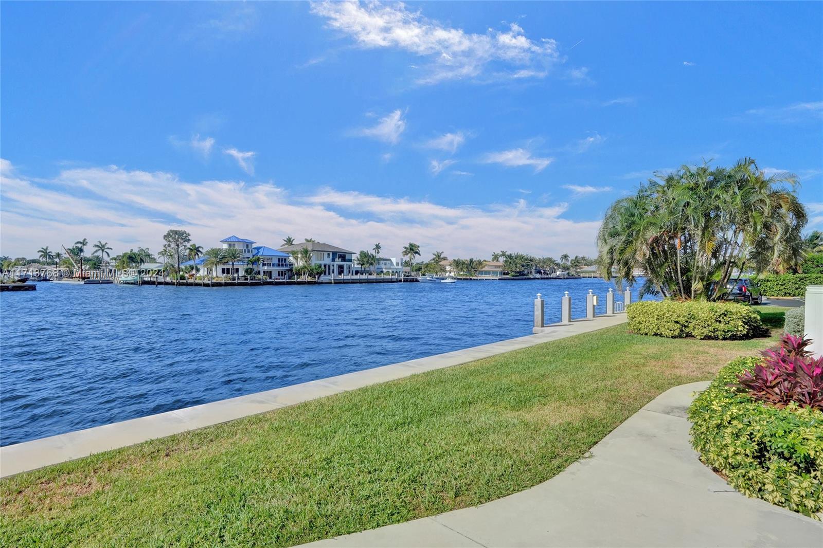 SILVER THATCH INTRACOASTA - Residential