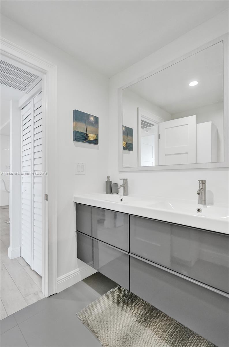 SILVER THATCH INTRACOASTA - Residential