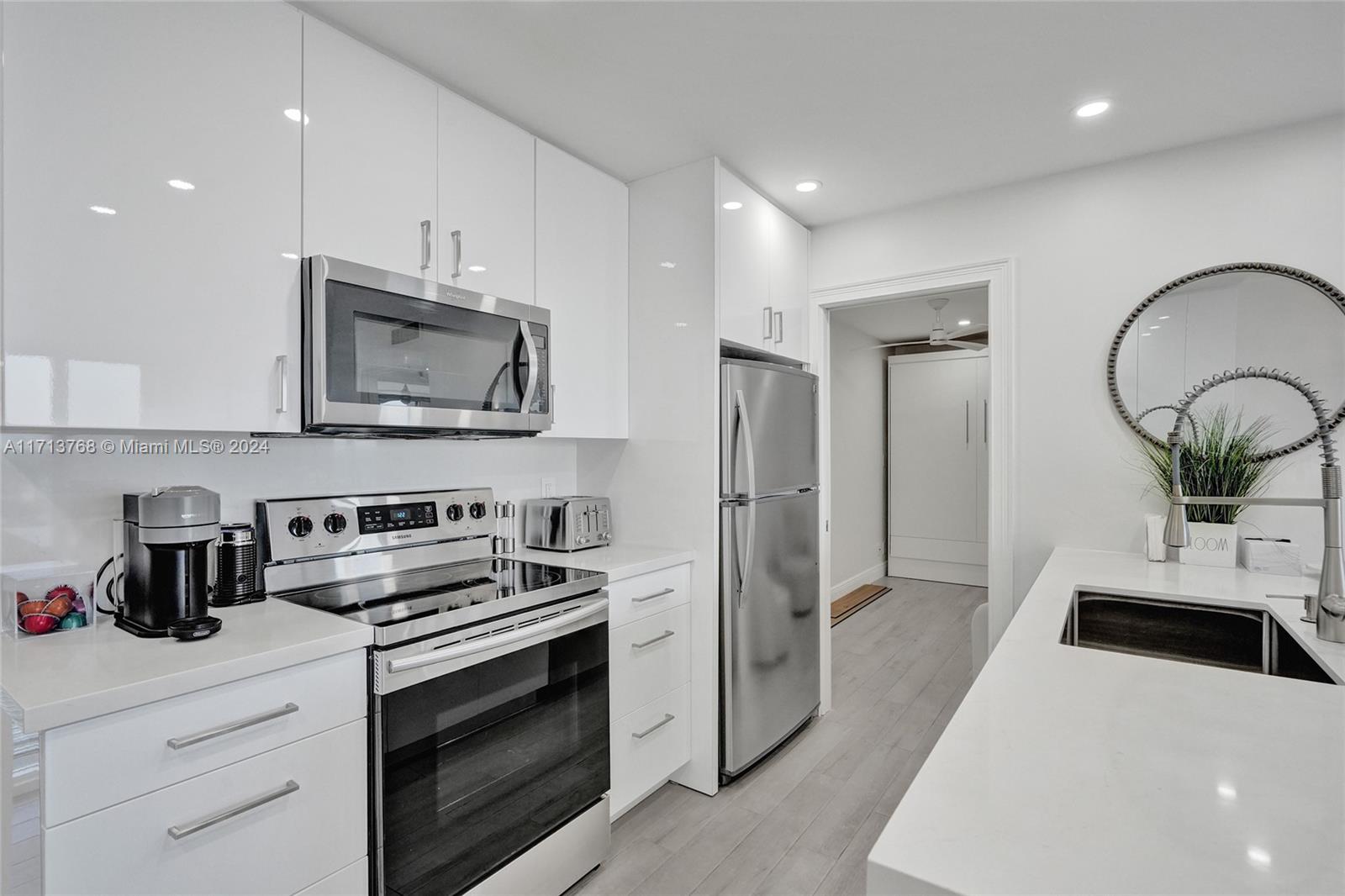 SILVER THATCH INTRACOASTA - Residential