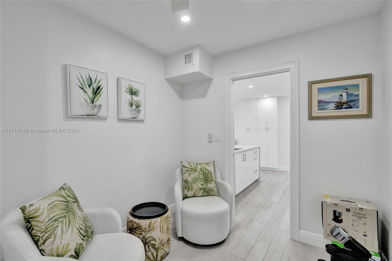 SILVER THATCH INTRACOASTA - Residential
