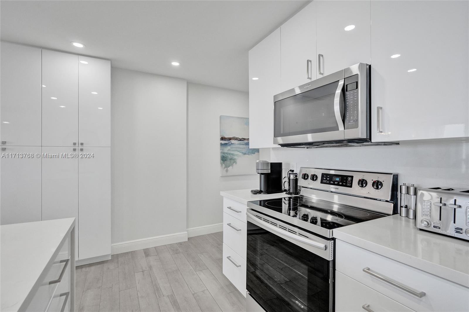 SILVER THATCH INTRACOASTA - Residential