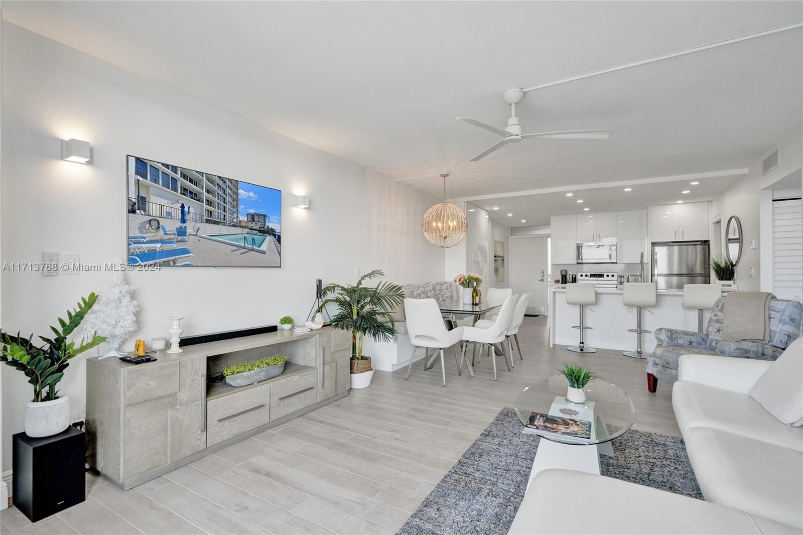 SILVER THATCH INTRACOASTA - Residential